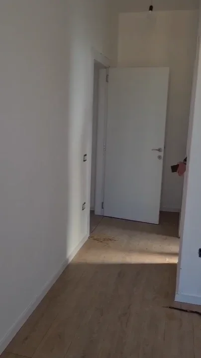 Tirane, jepet me qera zyre Kati 4, 106 m² 800 € (RRUGA E BARRIKADAVE)