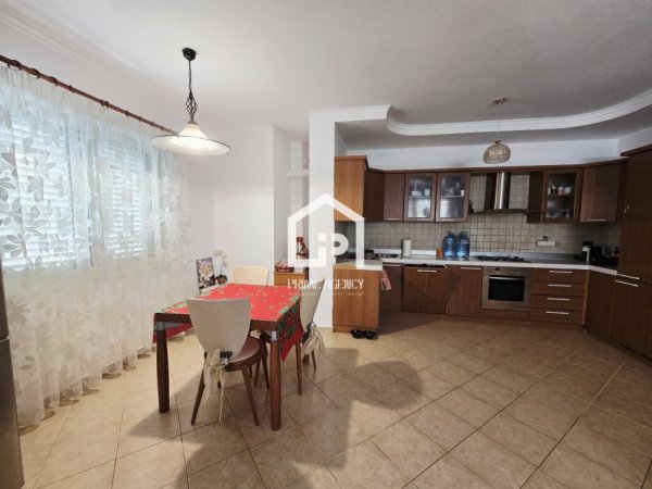 Tirane, shitet apartament 2+1+Ballkon Kati 4, 128 m² 295.000 € 