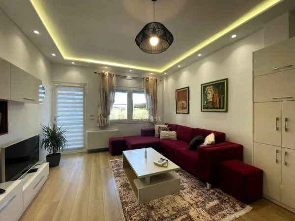 Tirane, jepet me qera apartament 2+1 Kati 3, 100 m² 850 € (liqeni i thate)