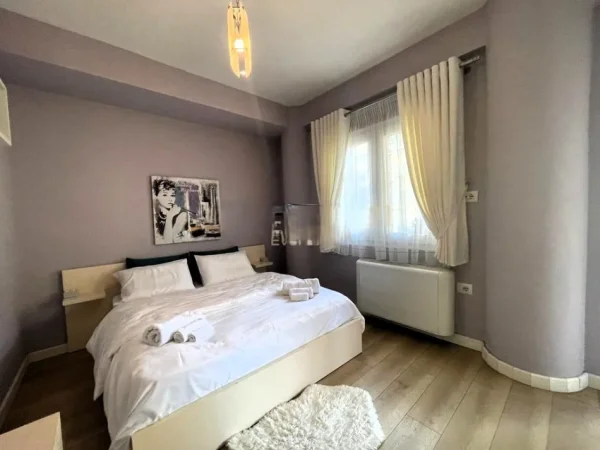 Tirane, jepet me qera apartament 2+1 Kati 3, 100 m² 850 € (liqeni i thate)