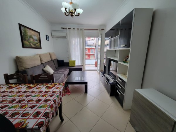 Tirane, jepet me qera apartament 1+1 Kati 6, 72 m² 450 € (Tirana Golden Park)