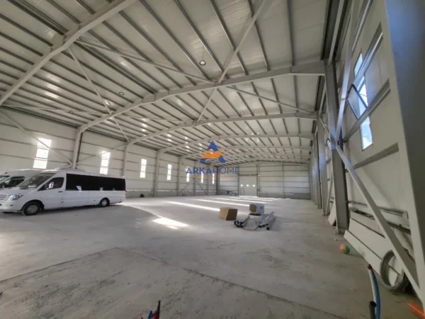 Tirane, jepet me qera magazine Kati 0, 1.200 m² 4.800 € 