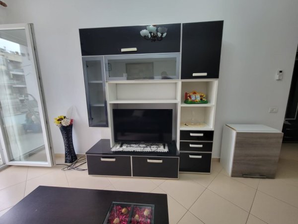 Tirane, jepet me qera apartament 1+1 Kati 6, 72 m² 450 € (Tirana Golden Park)