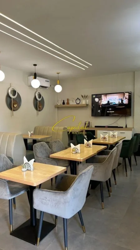 Tirane, jepet me qera ambjent biznesi Kati 0, 64 m² 1.000 € (BRRYLI)