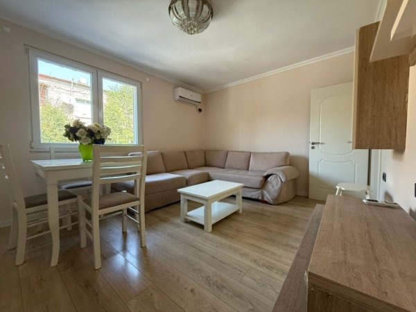 Tirane, shitet apartament 2+1 Kati 1, 90 m²