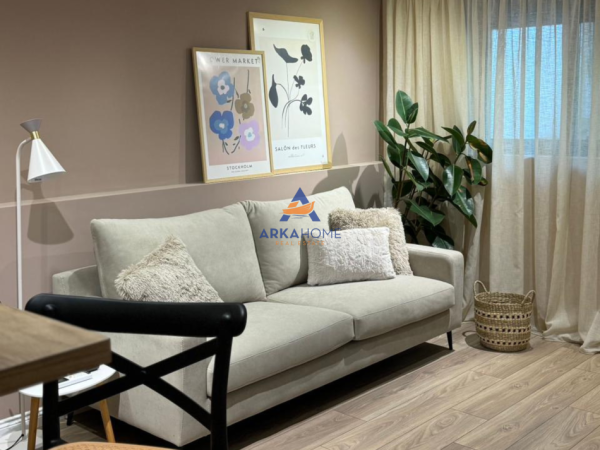 Tirane, jepet me qera apartament 2+1+Ballkon Kati 1, 80 m² 727 € 