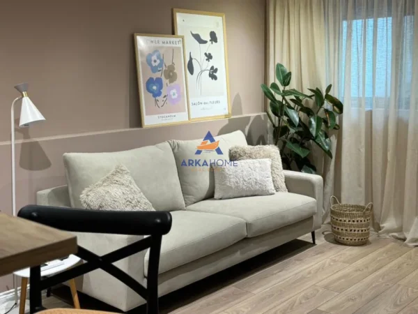 Tirane, jepet me qera apartament 2+1+Ballkon Kati 1, 80 m² 727 € 