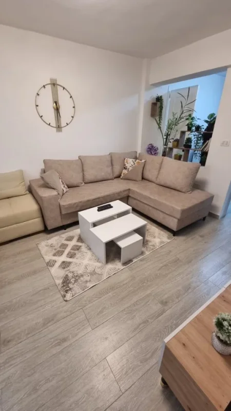 Jepet me Qera Apartament 2+1 I mobiluar tek Zogu i Zi / Rruga e Durrësit,  600 €URO