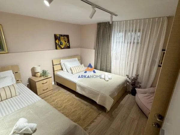 Tirane, jepet me qera apartament 2+1+Ballkon Kati 1, 80 m² 727 € 