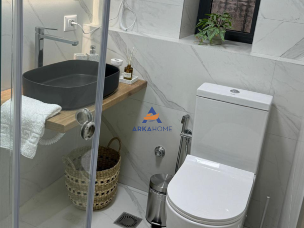 Tirane, jepet me qera apartament 2+1+Ballkon Kati 1, 80 m² 727 € 