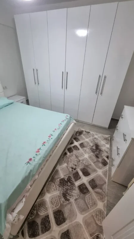 Jepet me Qera Apartament 2+1 I mobiluar tek Zogu i Zi / Rruga e Durrësit,  600 €URO