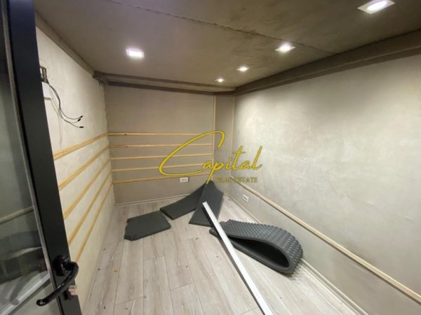 Tirane, jepet me qera dyqan Kati 0, 30 m² 300 € (ASTIR)