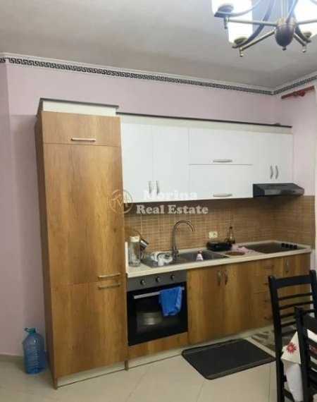 Tirane, jepet me qera apartament 2+1 Kati 4, 90 m² 600 € (Komuna e Parisit)
