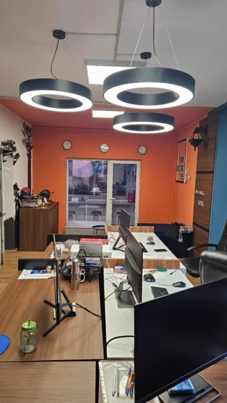 Tirane, jepet me qera zyre Kati 2, 300 m² 3.000 € (Blloku)