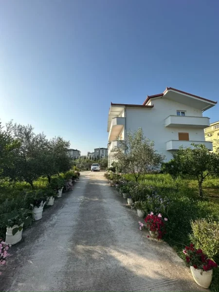 Tirane, jepet me qera Vile 3 Katshe Kati 3, 500 m² 1.500 € 