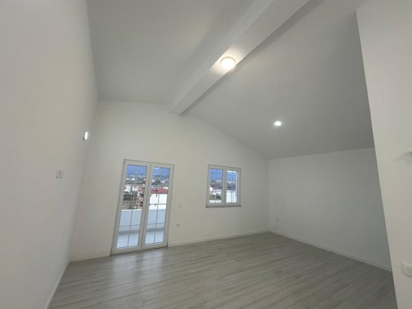 Tirane, jepet me qera Vile 3 Katshe Kati 3, 500 m² 1.500 € 
