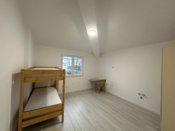 Tirane, jepet me qera Vile 3 Katshe Kati 3, 500 m² 1.500 € 