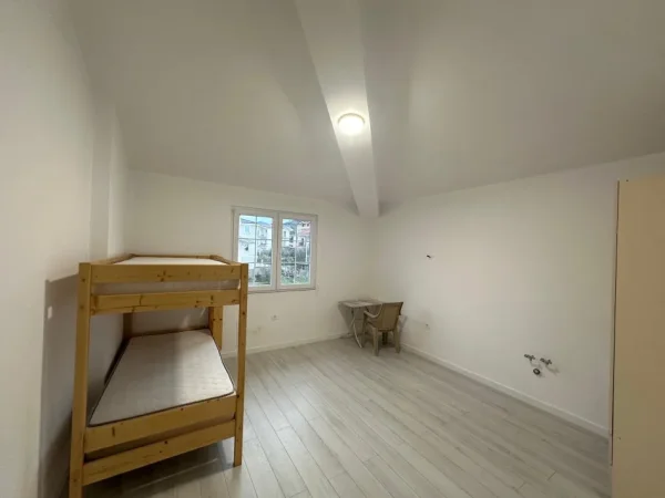 Tirane, jepet me qera Vile 3 Katshe Kati 3, 500 m² 1.500 € 