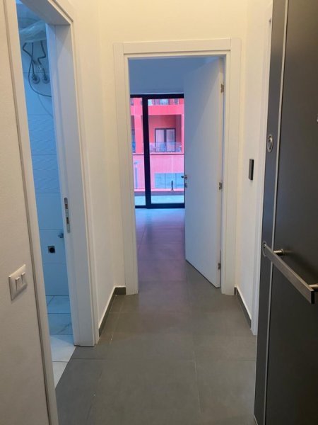 Tirane, jepet me qera ambjent biznesi Kati 1, 70 m² 700 € (Farmacia 10)