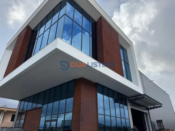 Tirane, shitet ambjent biznesi Kati 1, (Vaqarr)