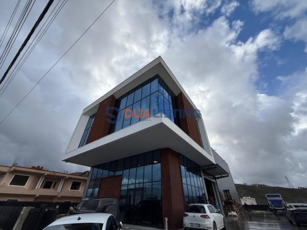 Tirane, shitet ambjent biznesi Kati 1, (Vaqarr)