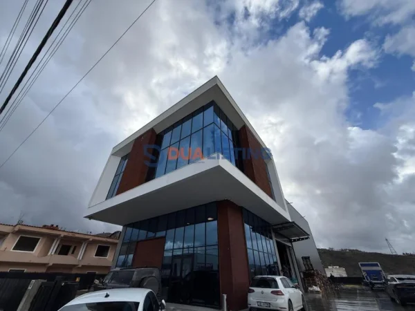 Tirane, shitet ambjent biznesi Kati 1, (Vaqarr)