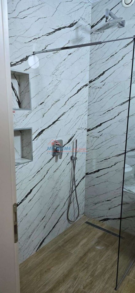 Tirane, jepet me qera apartament 3+1+Ballkon Kati 2, 118 m² 1.000 € (Rruga Rrapo Hekali)