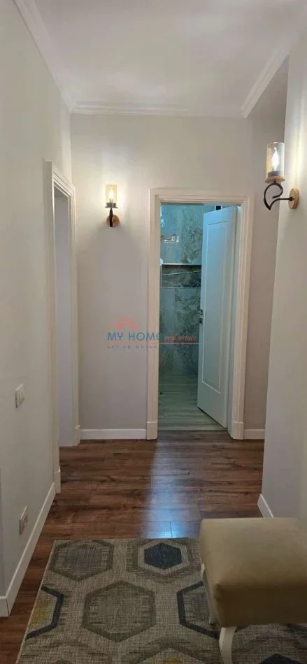 Tirane, jepet me qera apartament 3+1+Ballkon Kati 2, 118 m² 1.000 € (Rruga Rrapo Hekali)