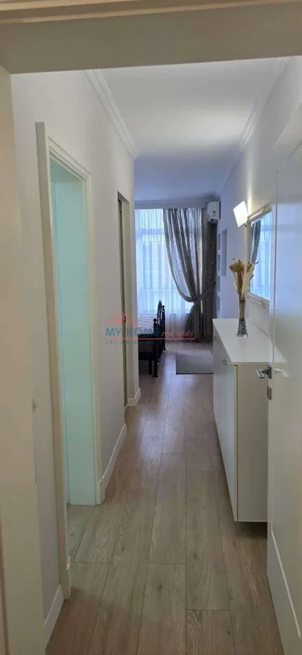 Tirane, jepet me qera apartament 3+1+Ballkon Kati 2, 118 m² 1.000 € (Rruga Rrapo Hekali)