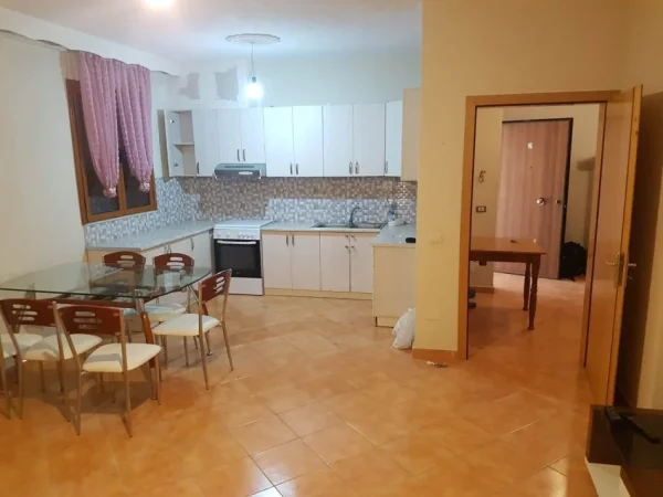Tirane, jepet me qera apartament 2+1 Kati 1, 500 € 