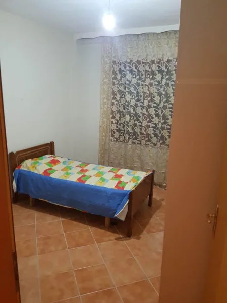 Tirane, jepet me qera apartament 2+1 Kati 1, 500 € 