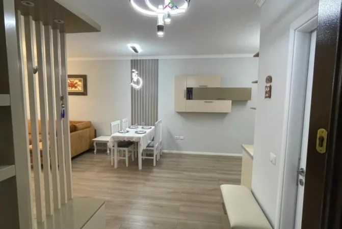 Tirane, jap me qera apartament 1+1+Ballkon Kati 11, 82 m² 1.200 € (Rruga Sami Frasheri)