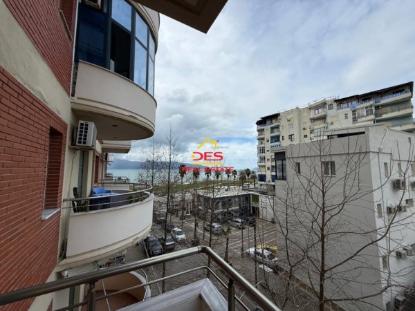 Vlore, jepet me qera apartament 2+1+Ballkon Kati 4, 120 m² 450 € (Lungomare)