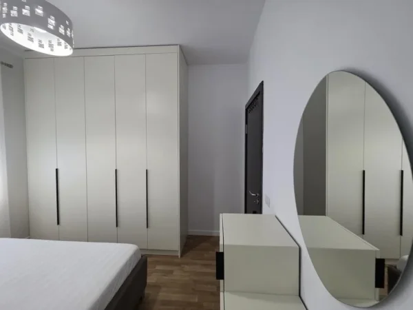 Tirane, jepet me qera apartament 1+1+Ballkon Kati 5, 70 m² 550 € (RRUGA E KAVAJES)