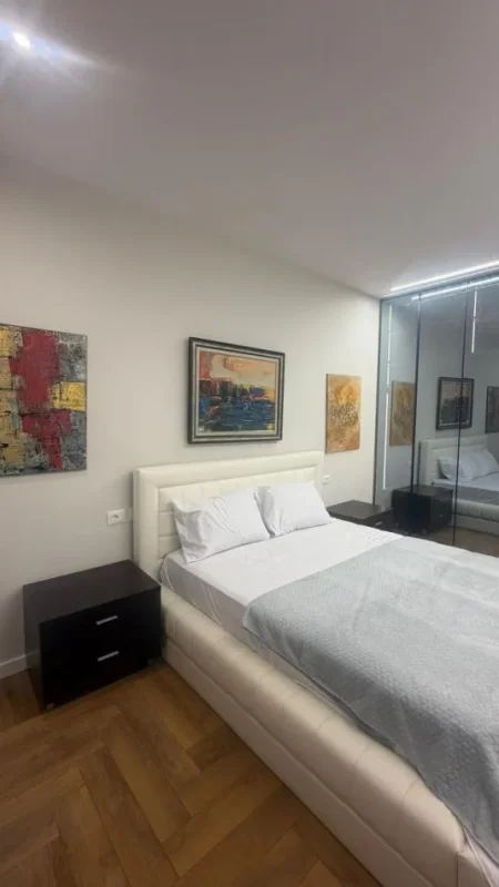 Tirane, jepet me qera apartament 2+1 + Post Parkingu  Kati 5, 90 m² 1.100 € (Rruga Hoxha Tahsim)
