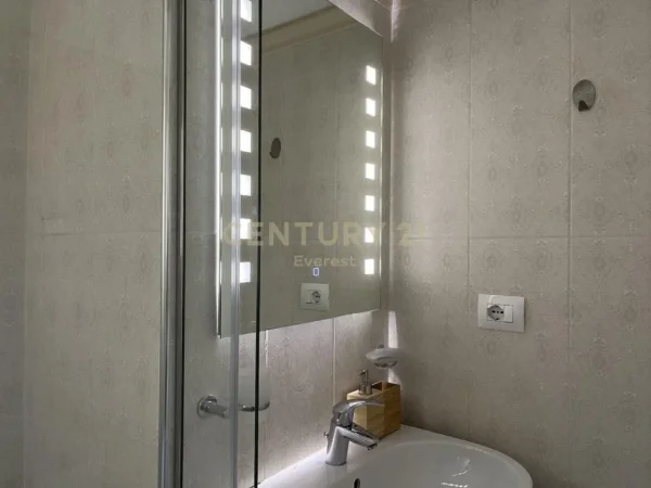 Tirane, jepet me qera apartament 2+1 Kati 3, 100 m² 850 € (Rruga Eduar Mano ,Liqeni i Thate)