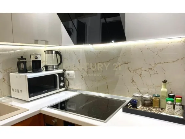 Tirane, jepet me qera apartament 2+1 Kati 3, 100 m² 850 € (Rruga Eduar Mano ,Liqeni i Thate)