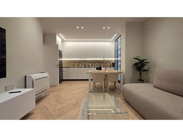 Tirane, jepet me qera apartament 2+1+Aneks+Ballkon Kati 6, 105 m² 2.000 € (Pazari i ri)