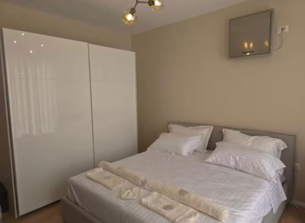 Tirane, jepet me qera apartament 2+1 Kati 10, 145 m² 1.200 € (Blloku)