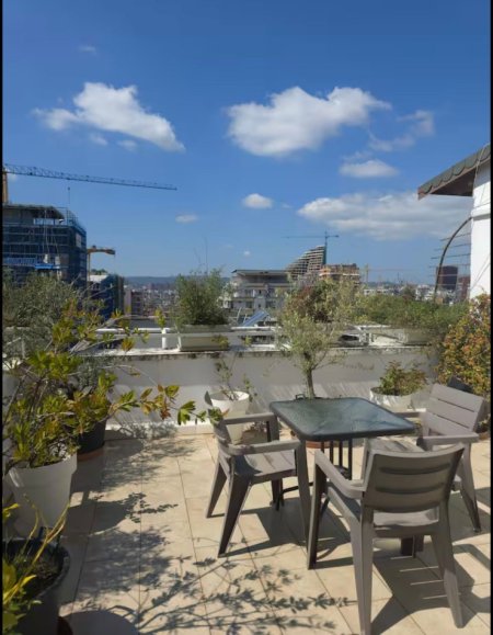 Tirane, jepet me qera apartament 2+1 Kati 10, 145 m² 1.200 € (Blloku)