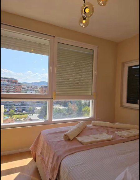 Tirane, jepet me qera apartament 2+1 Kati 10, 145 m² 1.200 € (Blloku)