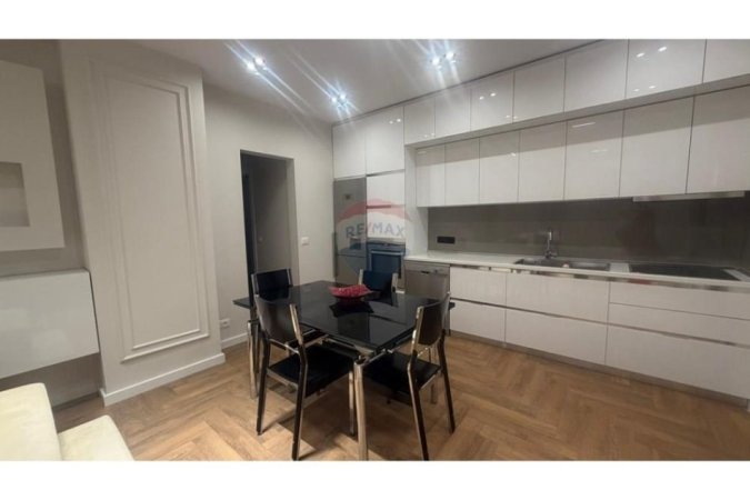 Shqiperi, jepet me qera apartament 2+1+Ballkon , 81 m² 1.100 € (rruga Isa Boletini)