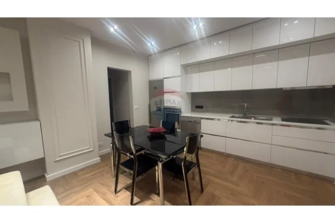 Shqiperi, jepet me qera apartament 2+1+Ballkon , 81 m² 1.100 € (rruga Isa Boletini)