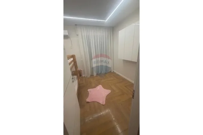Shqiperi, jepet me qera apartament 2+1+Ballkon , 81 m² 1.100 € (rruga Isa Boletini)