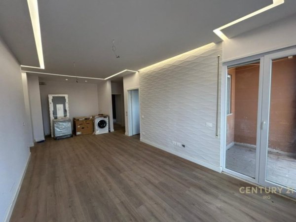 Tirane, shitet apartament 2+1 Kati 4, 96 m² 260.000 € (Shkolla e Kuqe)
