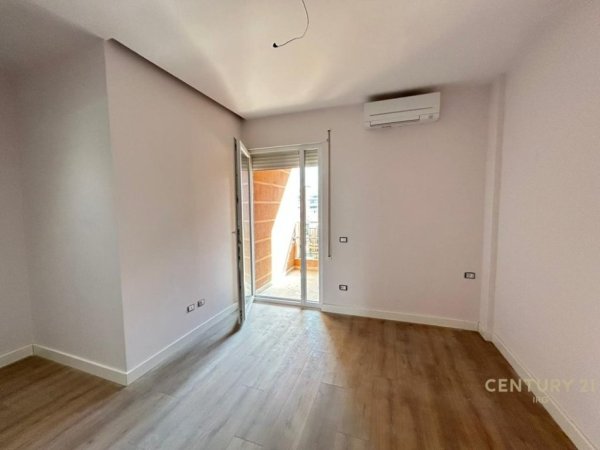 Tirane, shitet apartament 2+1 Kati 4, 96 m² 260.000 € (Shkolla e Kuqe)