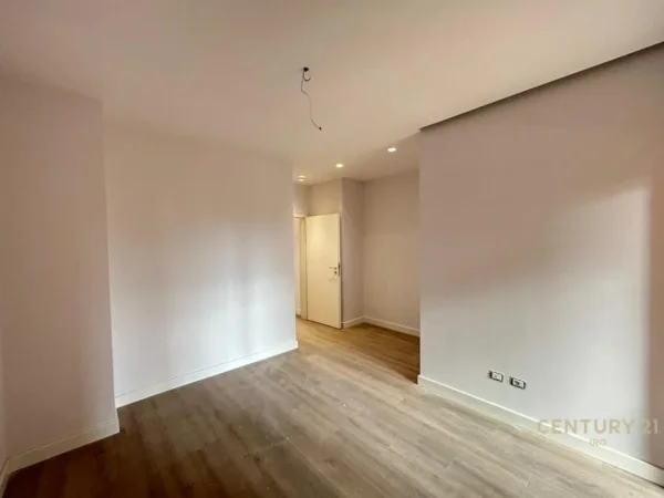 Tirane, shitet apartament 2+1 Kati 4, 96 m² 260.000 € (Shkolla e Kuqe)