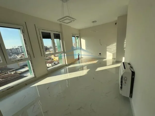 Tirane, jepet me qera zyre Kati 4, 57 m² 400 € (Jordan Misja)