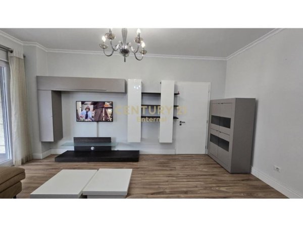 Tirane, jepet me qera apartament 2+1 Kati 5, 114 m² 1.000 € (Stadiumi Dinamo)