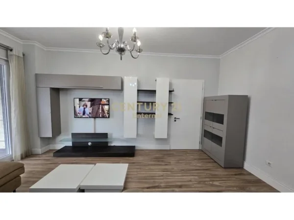 Tirane, jepet me qera apartament 2+1 Kati 5, 114 m² 1.000 € (Stadiumi Dinamo)